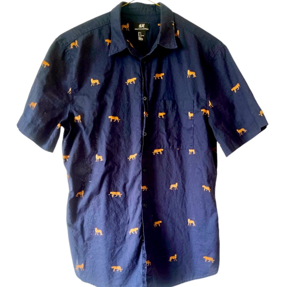 Boy’s short sleeved dress shirt size Medium